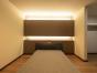 間接照明採用したラグジュアリーな寝室。